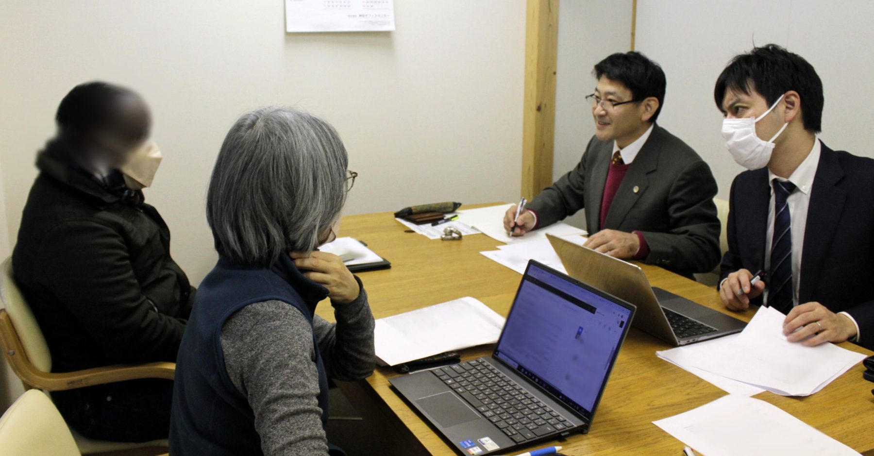 弁護士への相談風景